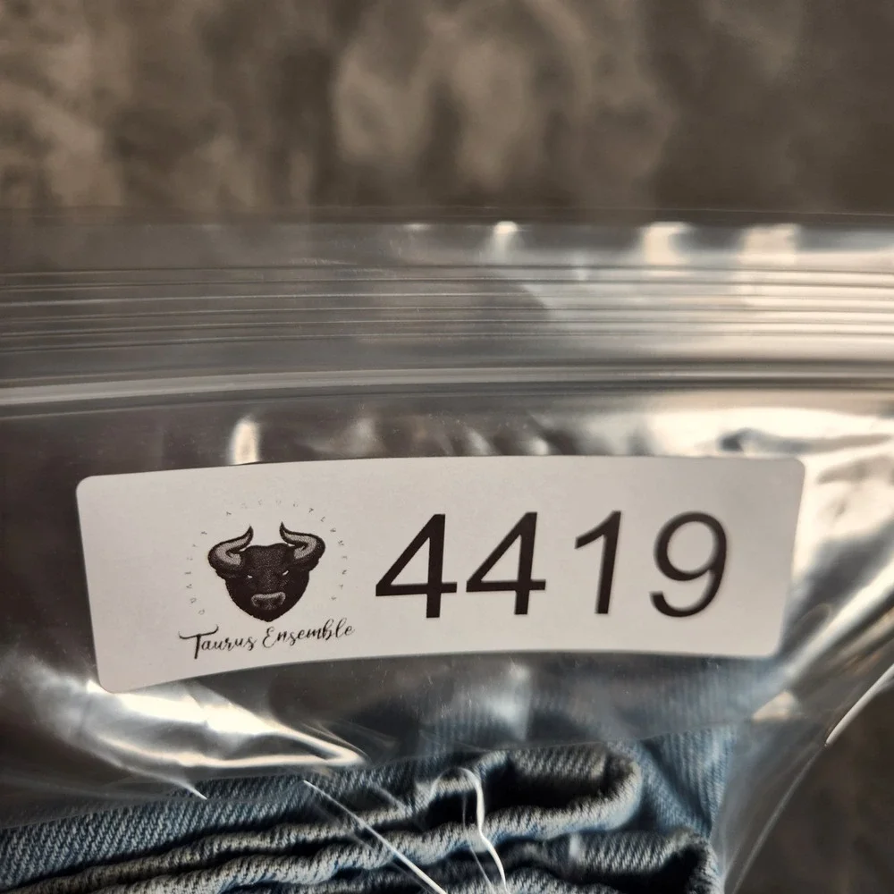 Levi's 550 Jeans Men's 38X31 (Tag 38X32) Blue Relaxed‎ STAIN and MISSING LOOP
